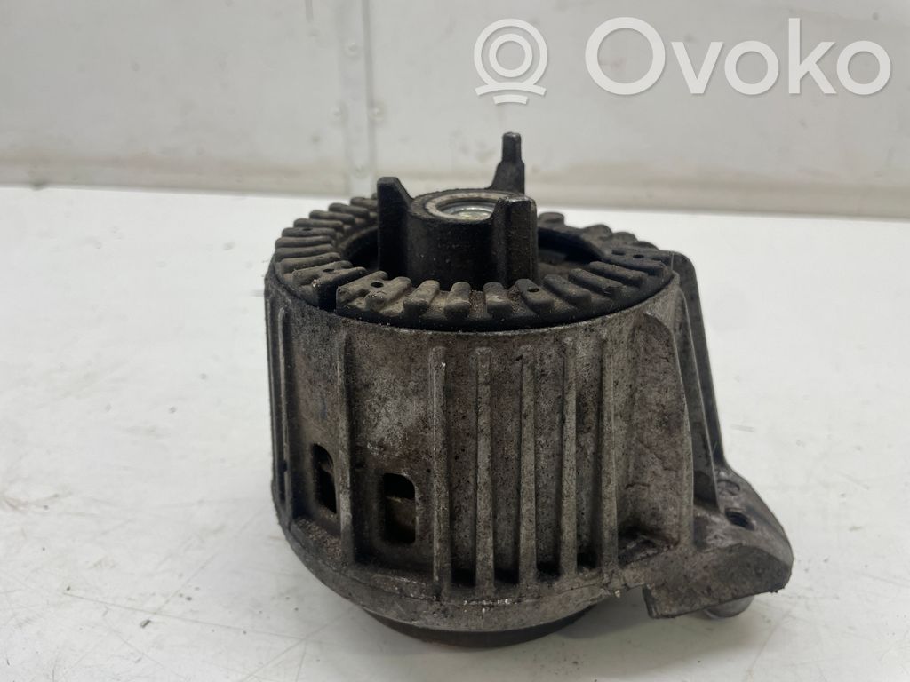 Mercedes-Benz C W204 Engine mount bracket 