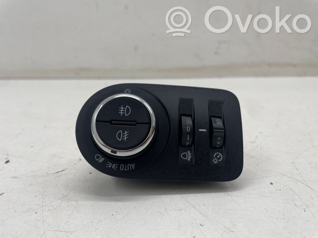 Light switch   39050756