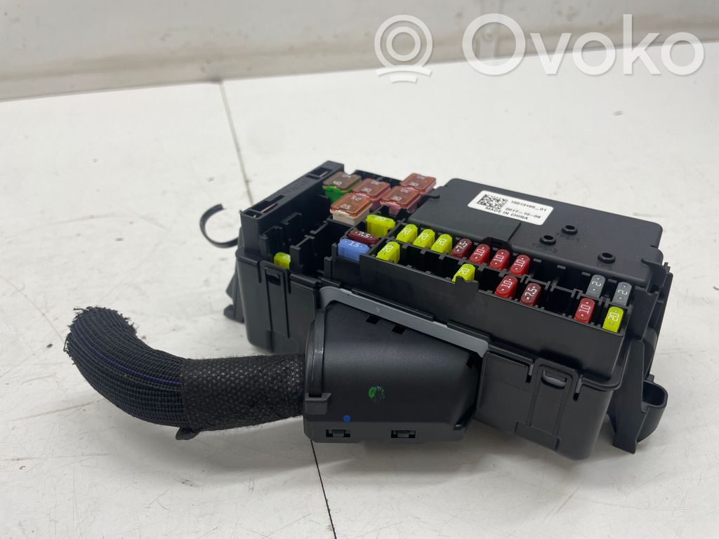 Opel Astra K Ramka / Moduł bezpieczników 