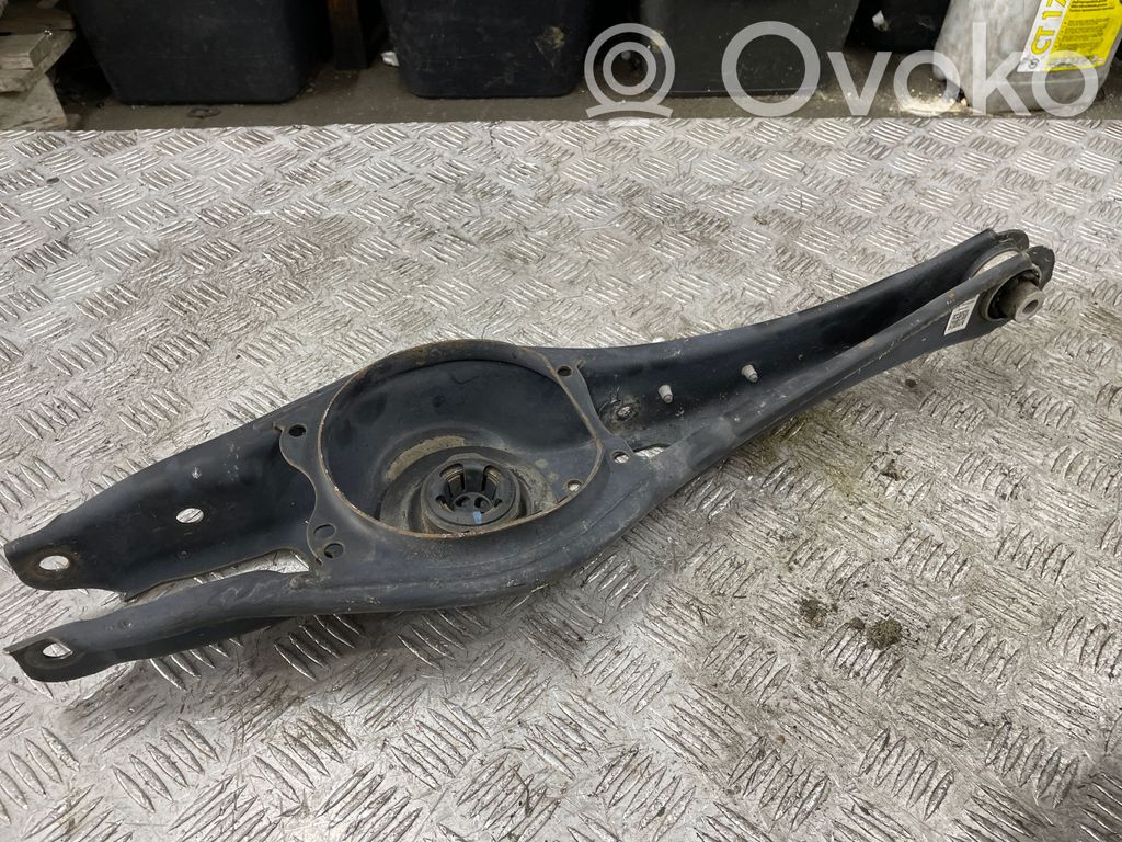 Volkswagen PASSAT B8 Górny wahacz tylny 