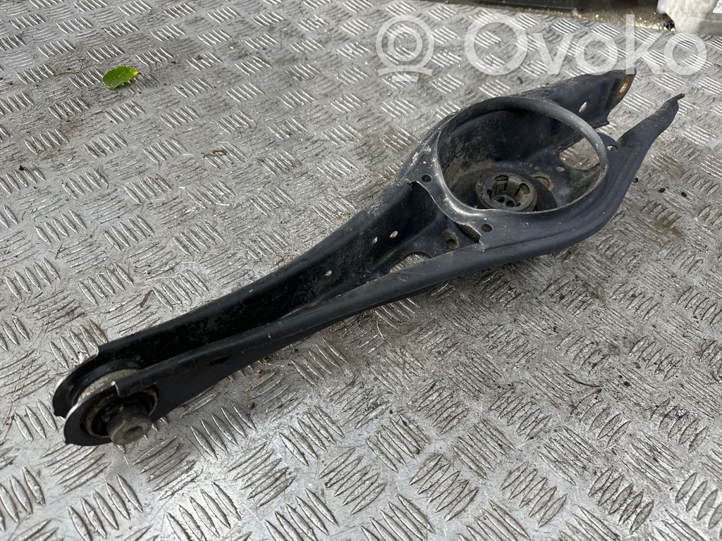 Volkswagen PASSAT B8 Górny wahacz tylny 