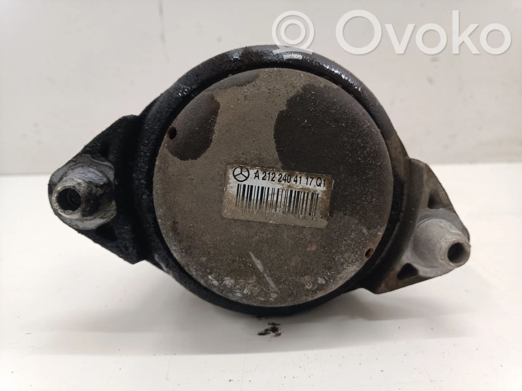 Mercedes-Benz C W204 Engine mount bracket 