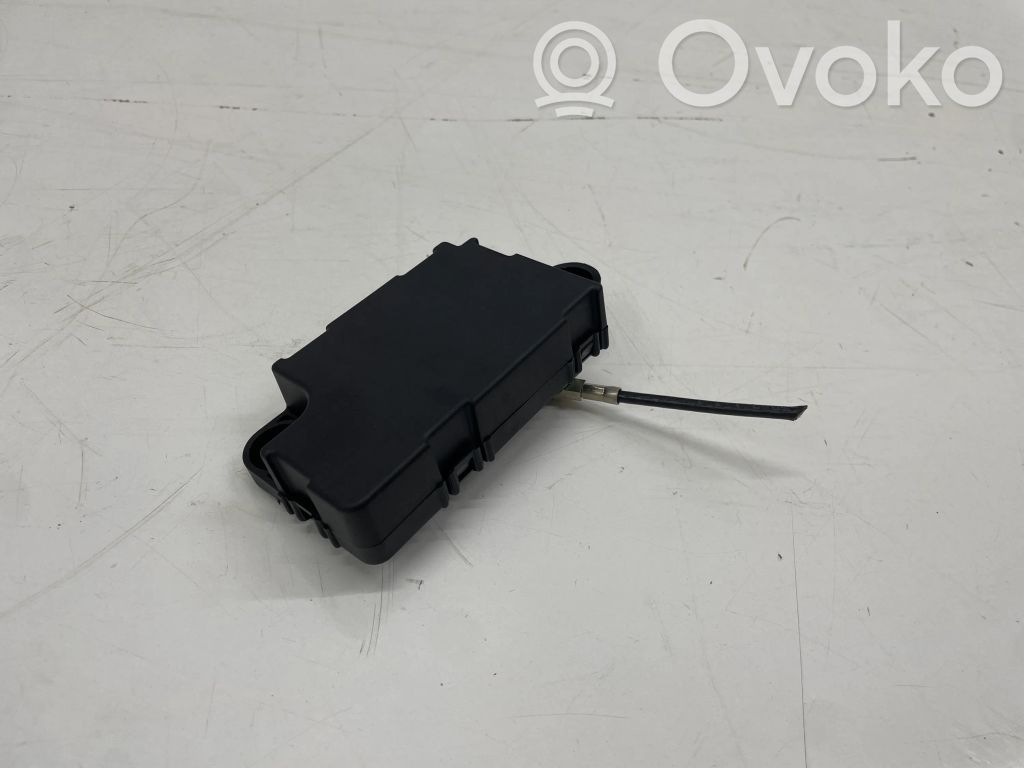 Tesla Model 3 Antenos stiprintuvas 
