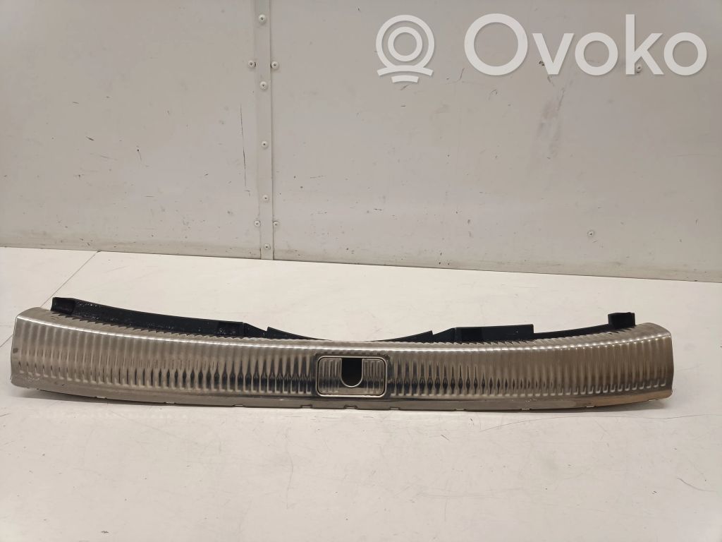 Audi A4 S4 B9 8W Osłona pasa bagażnika 