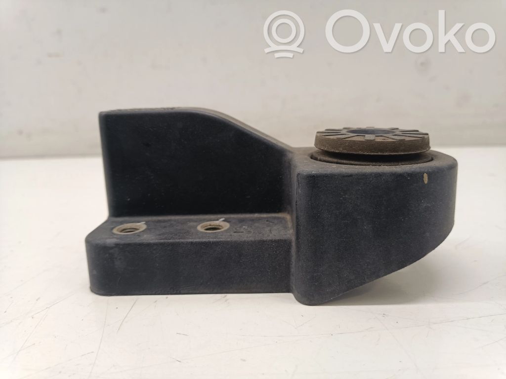 Opel Astra K Radiator mount bracket 