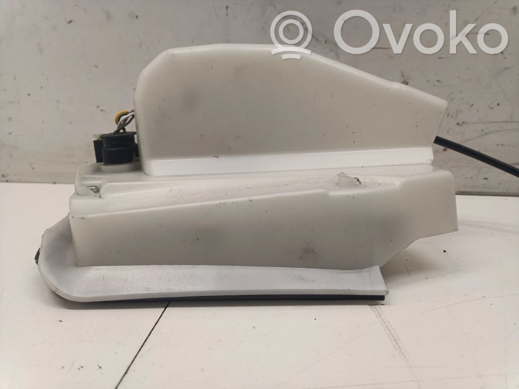 Tesla Model 3 Priekšpusē slēdzene 