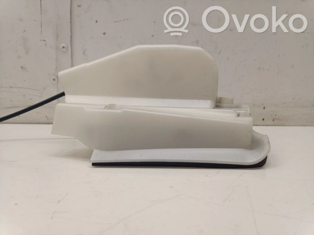 Tesla Model 3 Priekšpusē slēdzene 