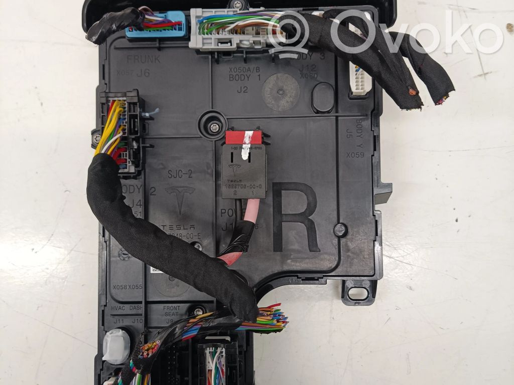 Tesla Model 3 Comfort/convenience module 