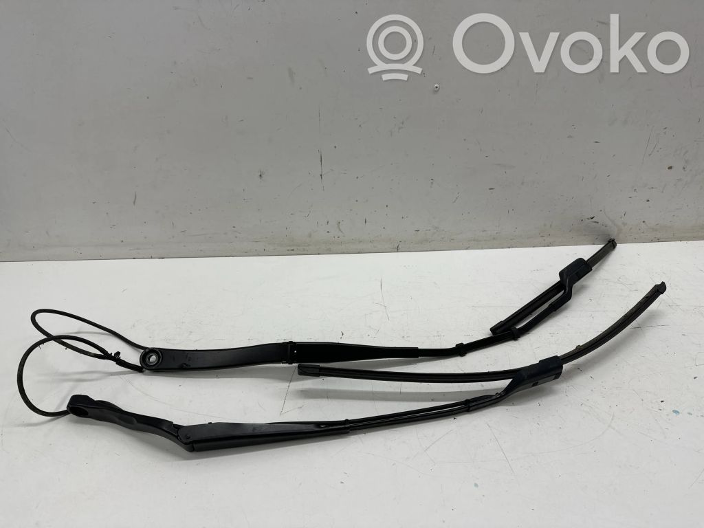Tesla Model 3 Windshield/front glass wiper blade 