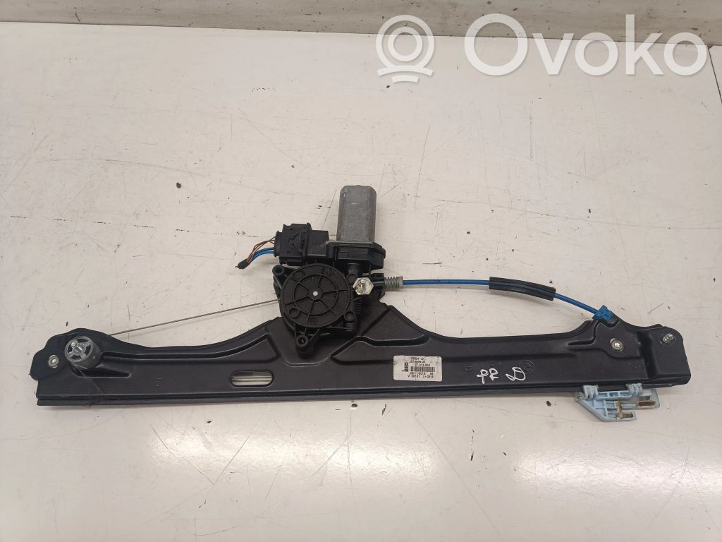 BMW 2 F46 Front door window regulator with motor 