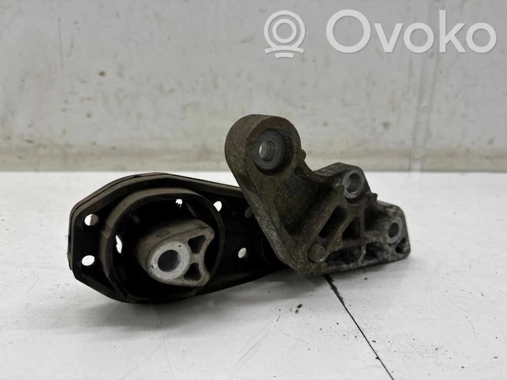 Ford Puma Engine mounting bracket 