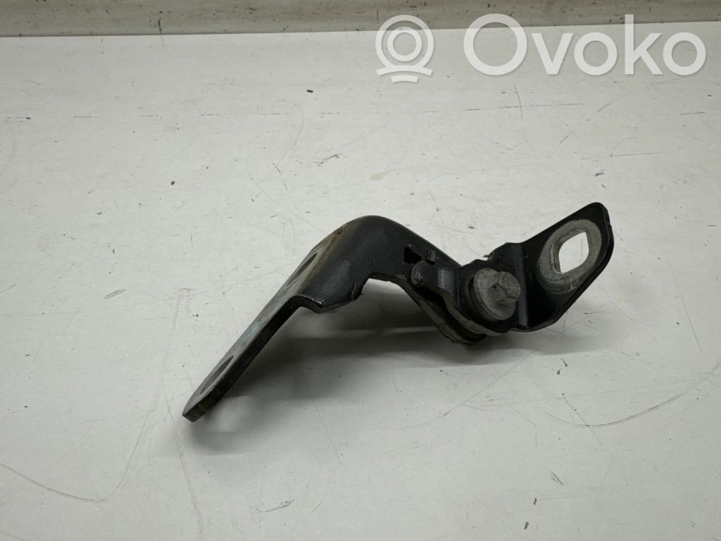 Ford Puma Front door lower hinge 