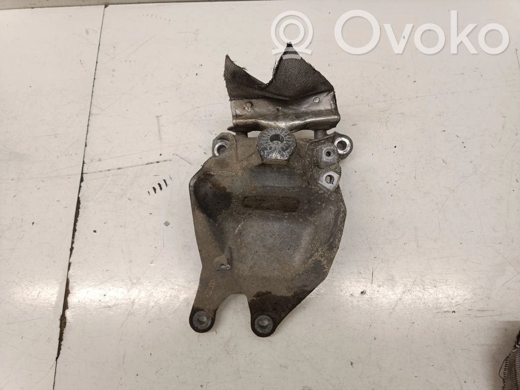 Audi A4 S4 B9 Engine mounting bracket 