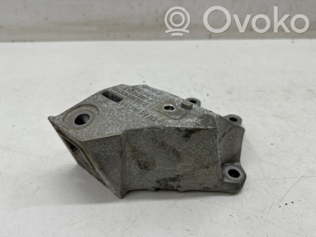 BMW 5 G30 G31 G38 Engine mounting bracket 