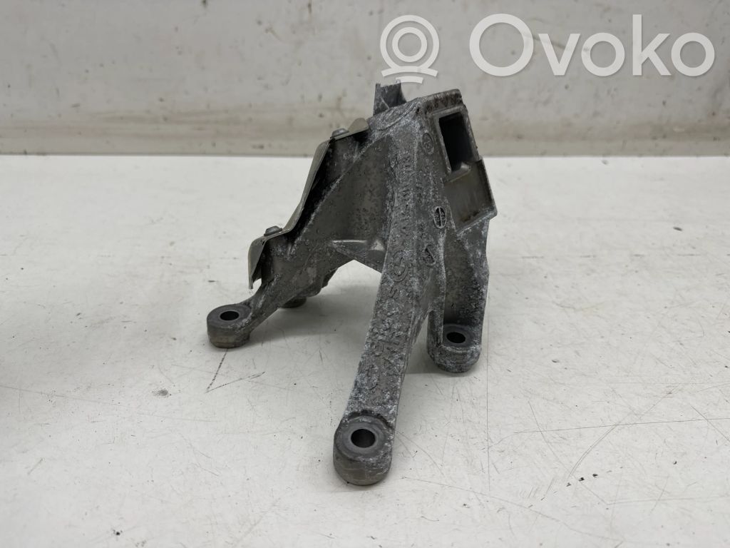 BMW 5 G30 G31 G38 Łapa / Mocowanie silnika 