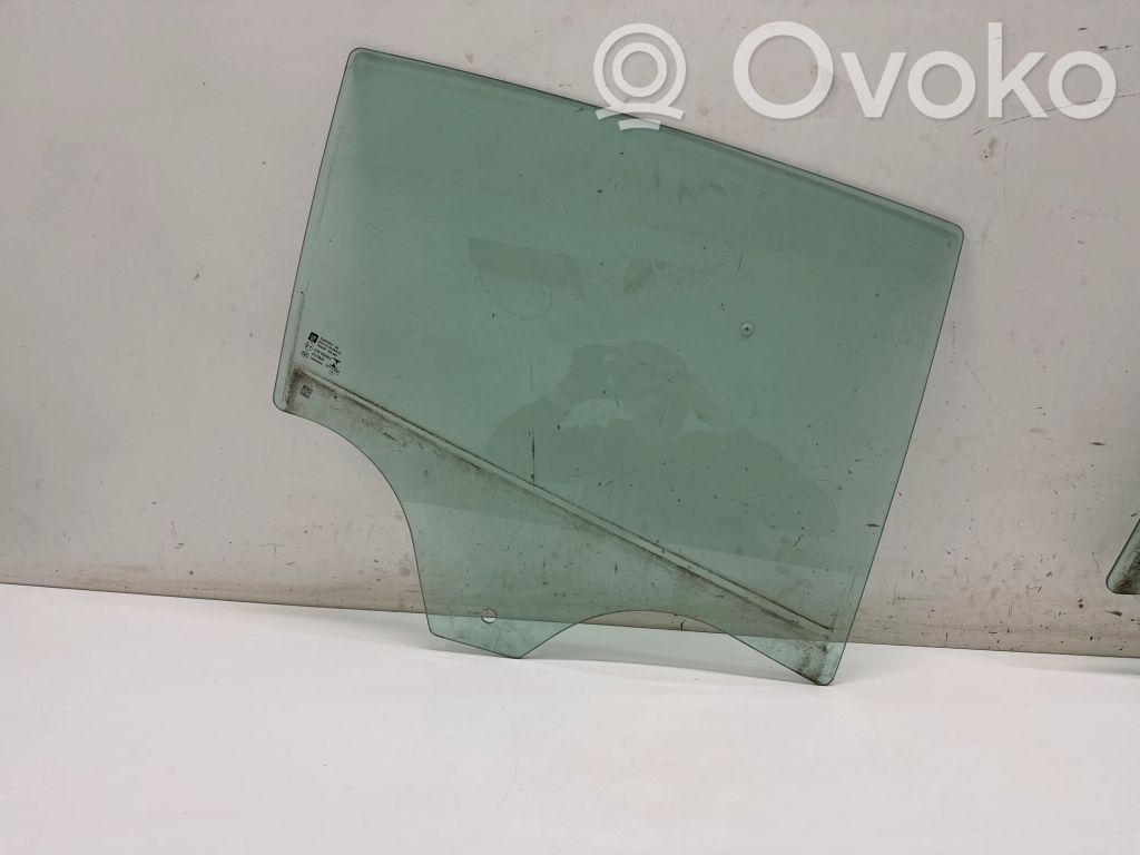 Opel Astra K Takaoven ikkunalasi 