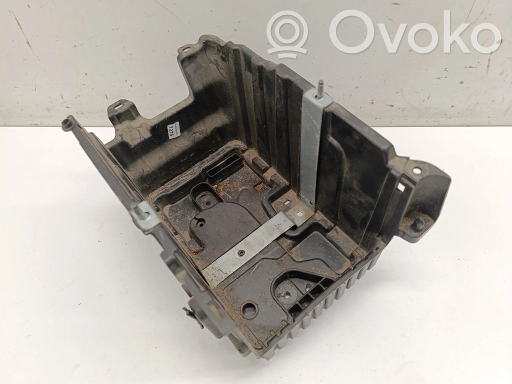 Ford Fiesta Akkulaatikon alusta 
