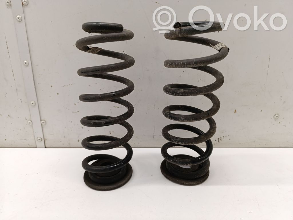 Volkswagen Golf VIII Sprężyna tylna 