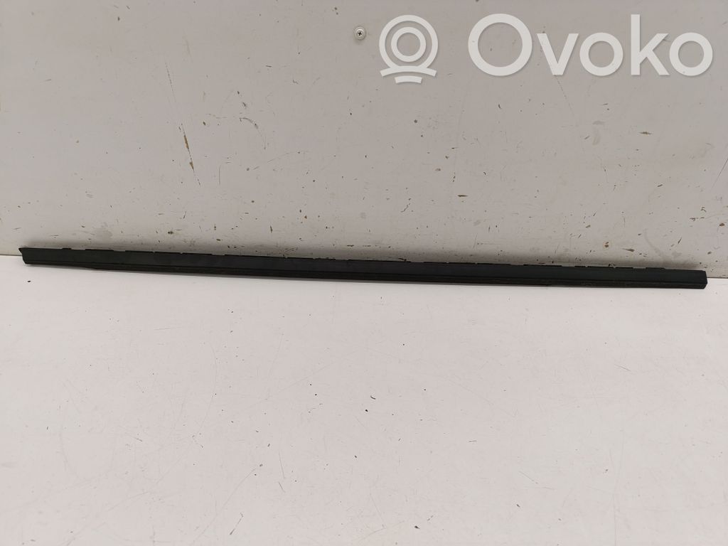 Opel Astra L Ornament geam ușă spate