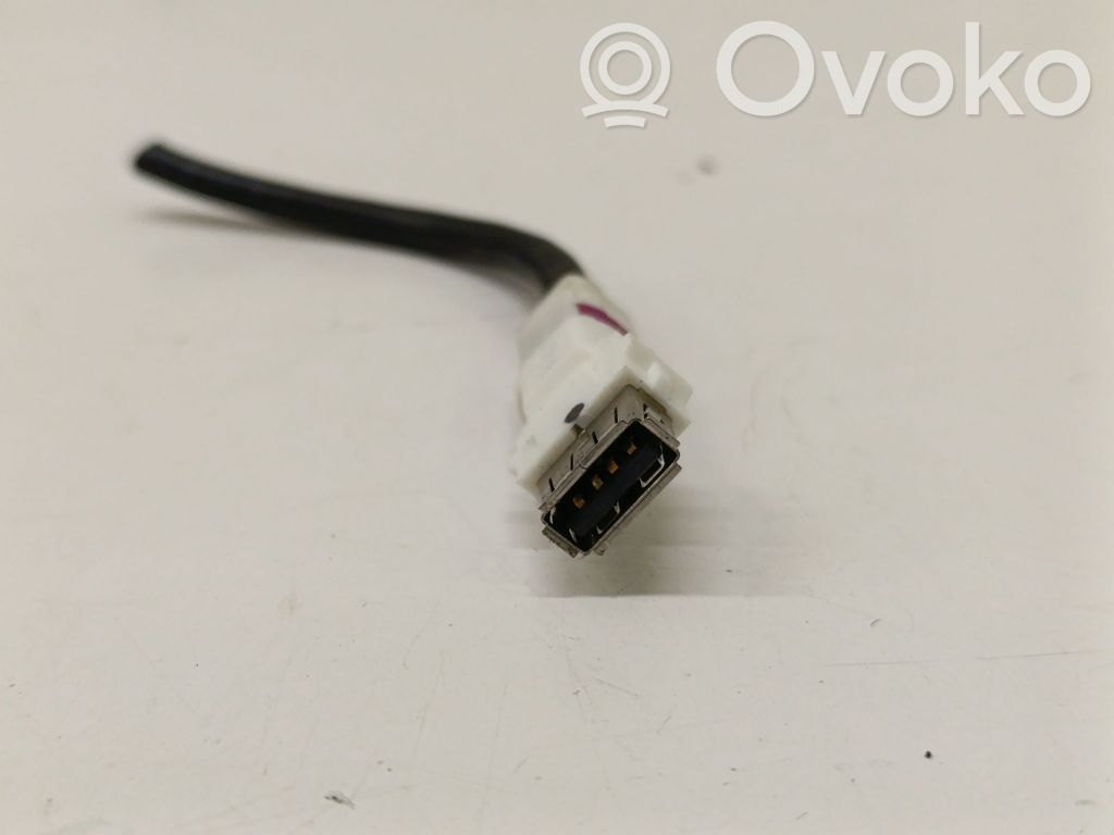 BMW 2 F44 Priză USB