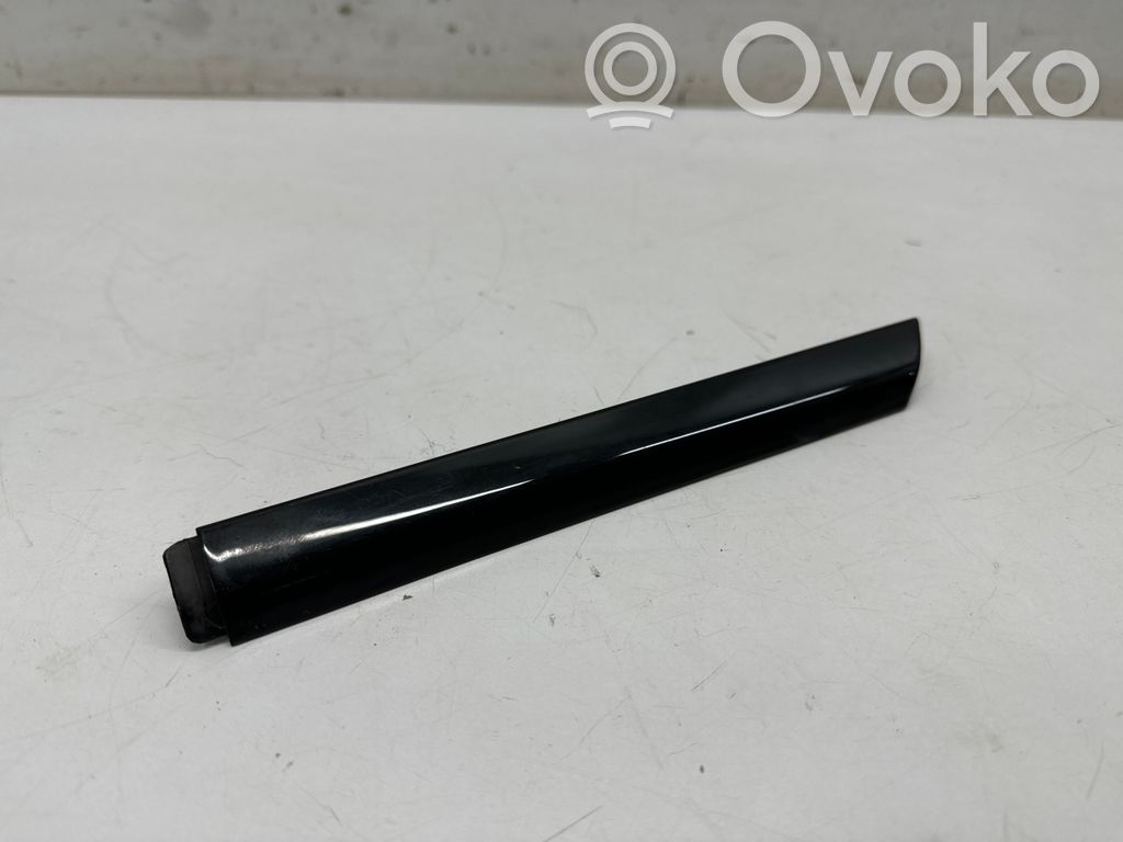 BMW 2 F44 Rivestimento modanatura del vetro della portiera anteriore 