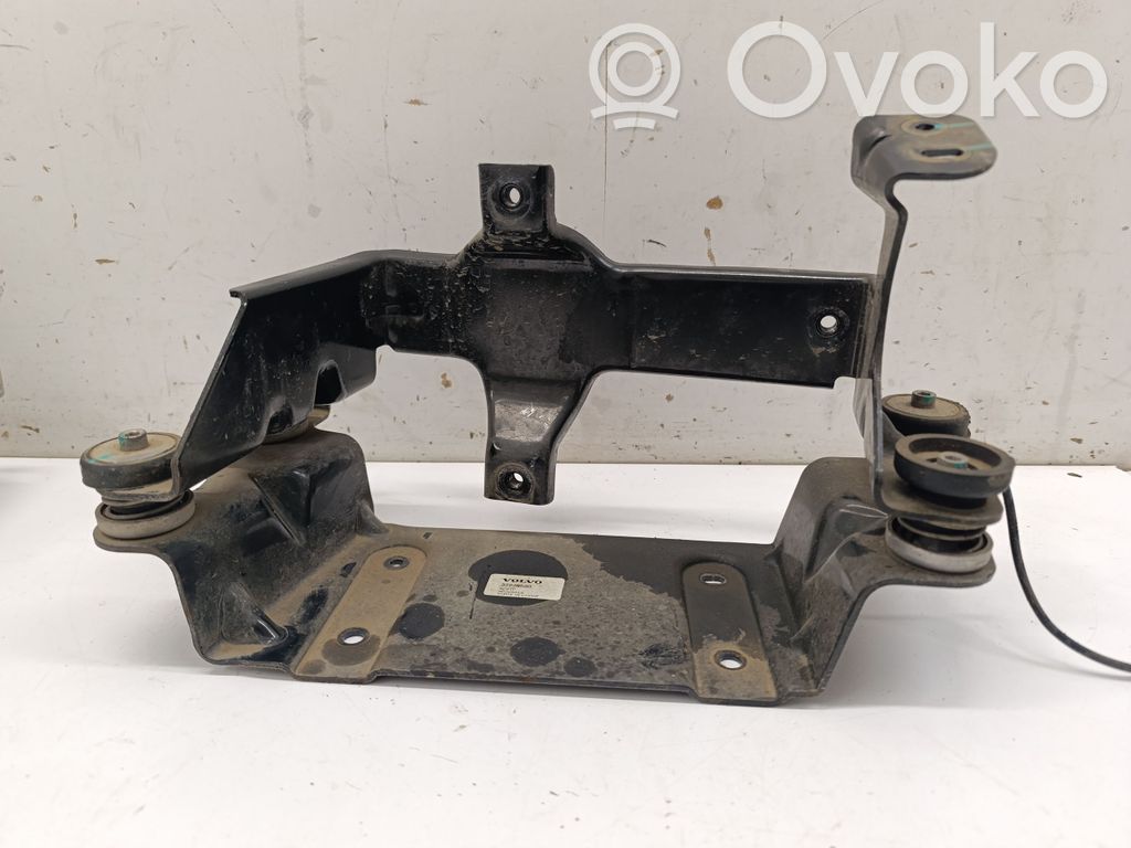 A/C compressor mount bracket   32275530