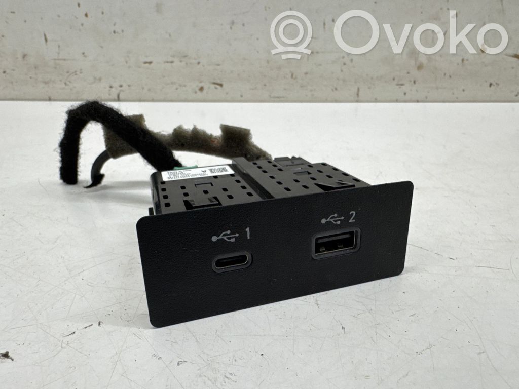 Nissan Qashqai J12 Enchufe conector USB 
