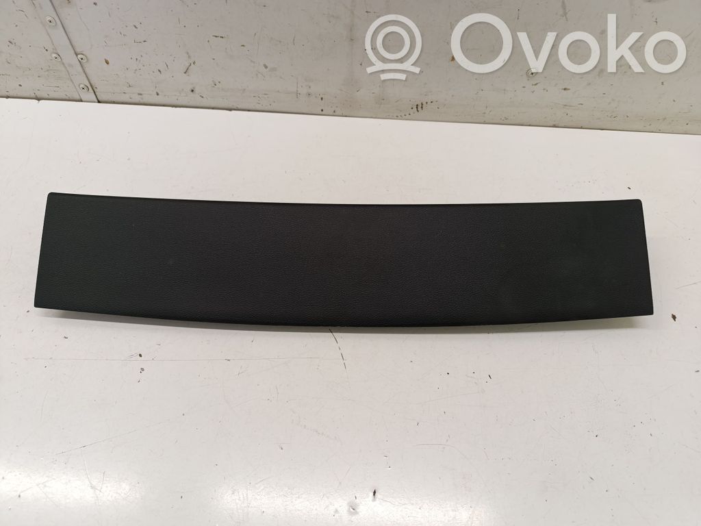 Tailgate trim   1UD36DX9AA