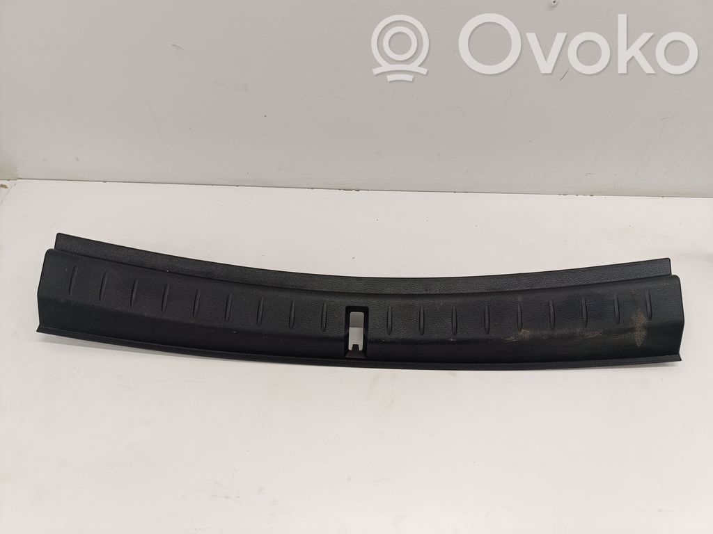 BMW 2 F46 Osłona pasa bagażnika 
