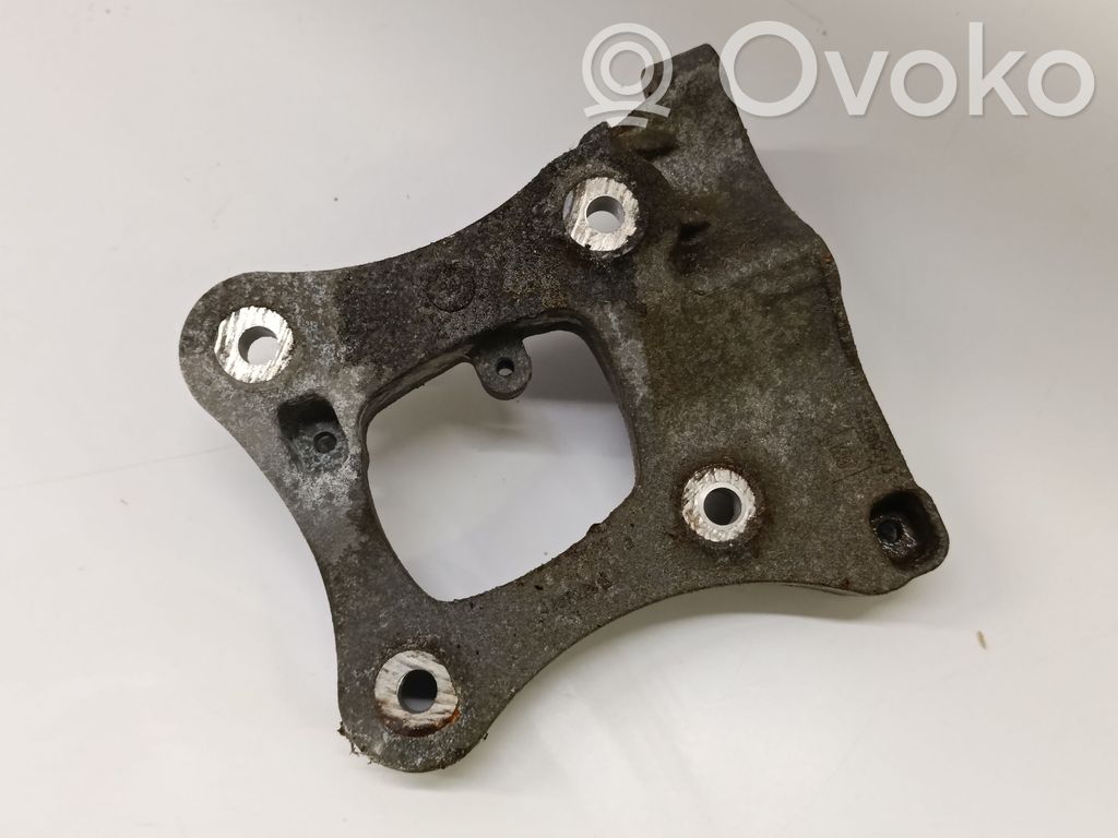 Opel Insignia B Engine mounting bracket 