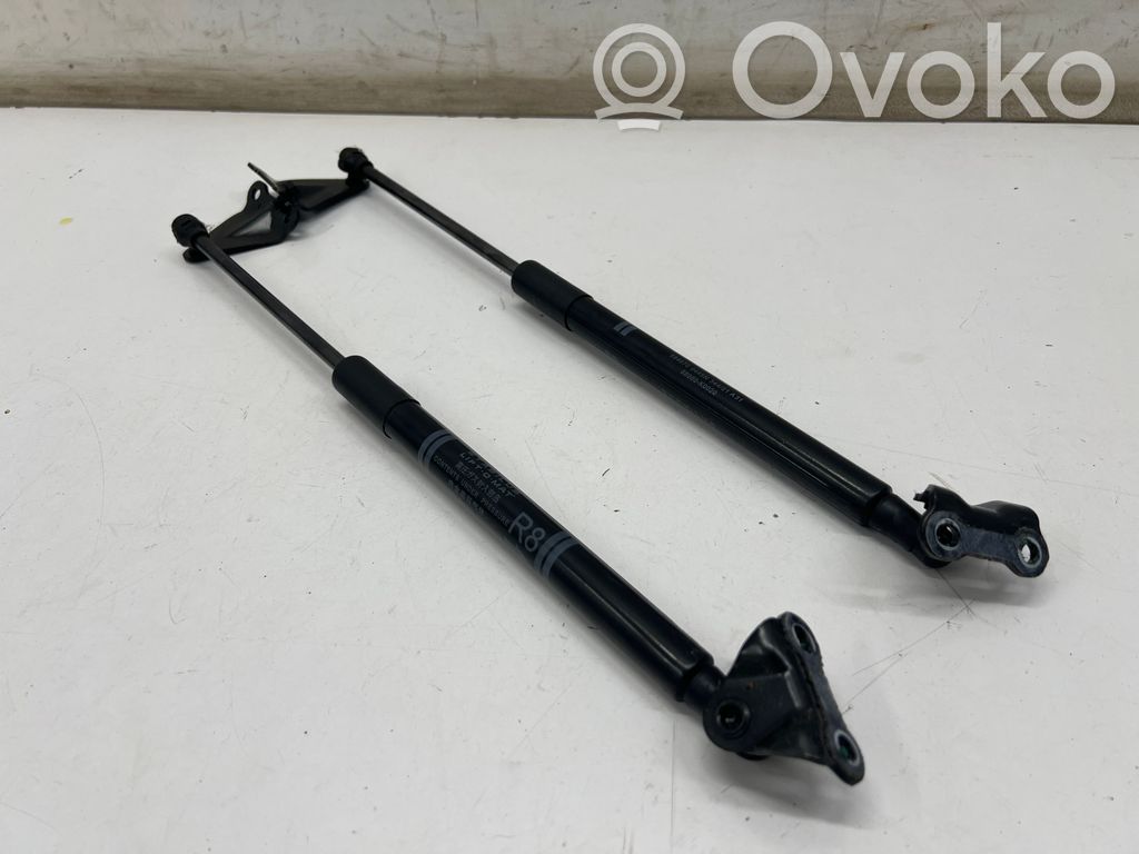 Toyota Yaris XP210 Amortyzator klapy tylnej bagażnika 
