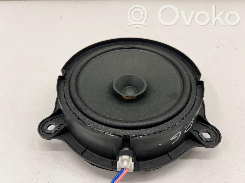 Nissan Qashqai J12 Altavoz de la puerta trasera 