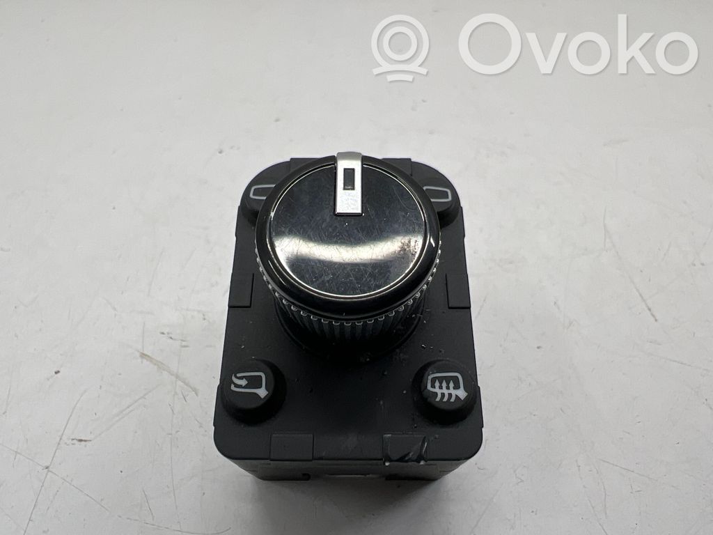 Audi Q8 e-tron Wing mirror switch 