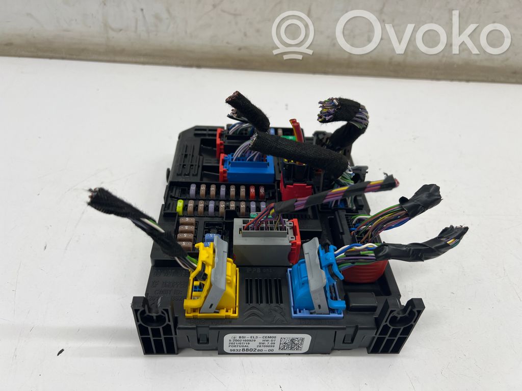 Opel Crossland X Fuse module 