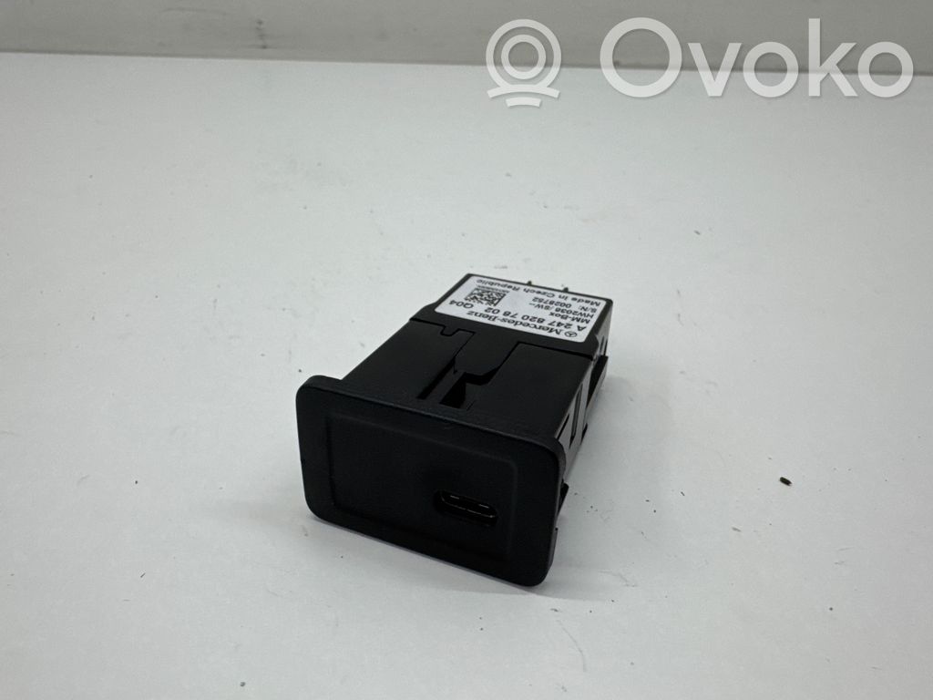 Mercedes-Benz EQA Enchufe conector USB 