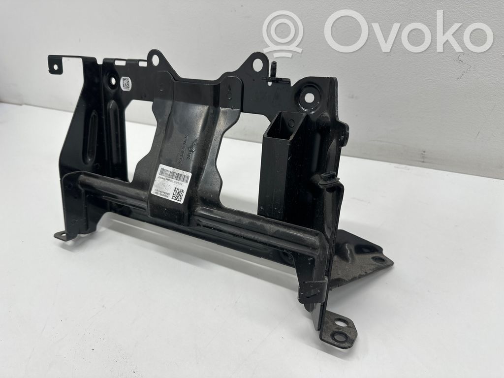 Alte piese compartiment motor   A2433403402