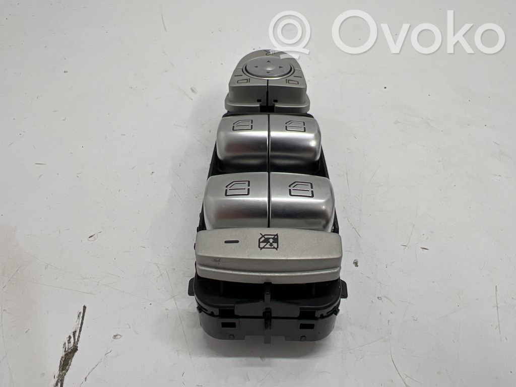 Mercedes-Benz C W205 Przyciski szyb 