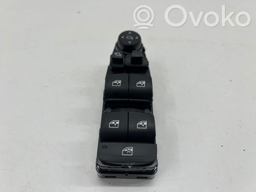 BMW i4 Electric window control switch 
