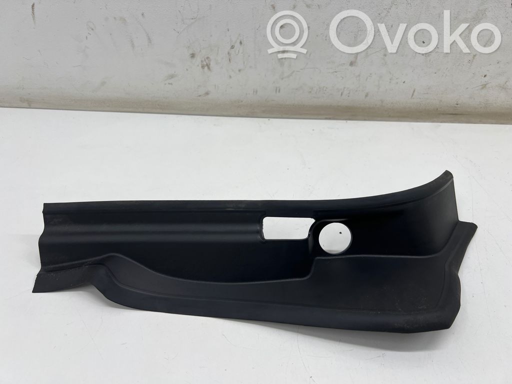 BMW i4 Rear/tail light trim molding 
