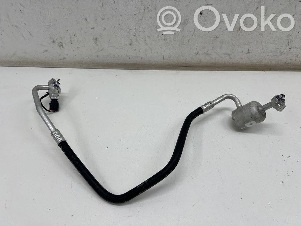 BMW i4 Ilmastointilaitteen putki (A/C) 