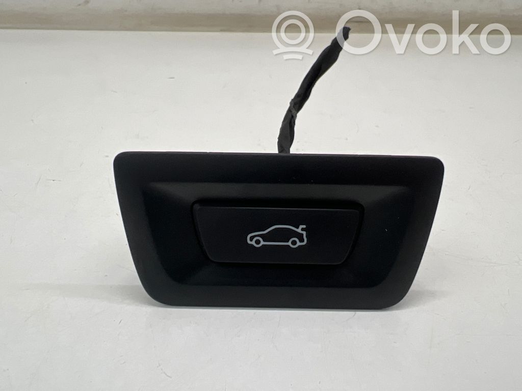 BMW i4 Tailgate/boot open switch button 
