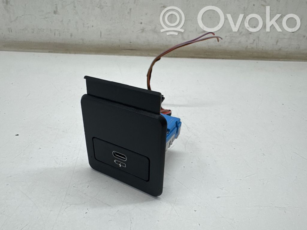 BMW 1 F40 USB socket connector 