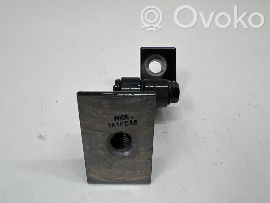 BMW 1 F40 Front door lower hinge 