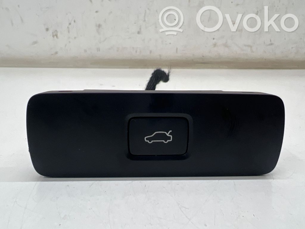Polestar 2 Tailgate/boot open switch button 