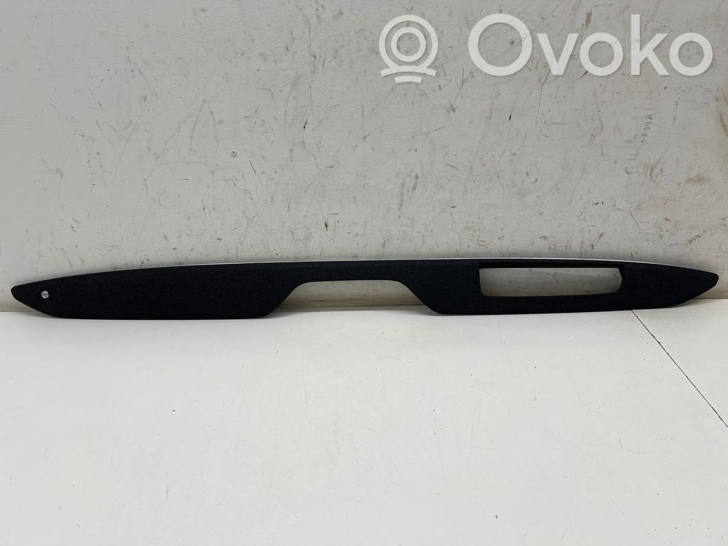 Moldura de la guantera   LJ8BR044L93AAW