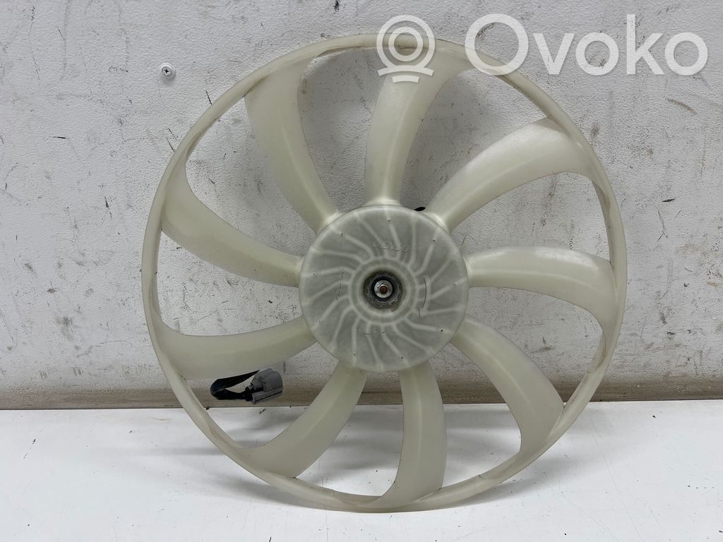 Toyota Yaris XP210 Jäähdyttimen jäähdytinpuhallin