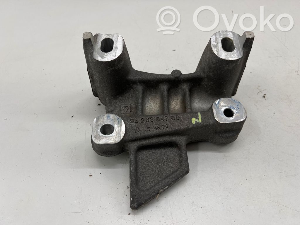 Opel Mokka B Engine mounting bracket 