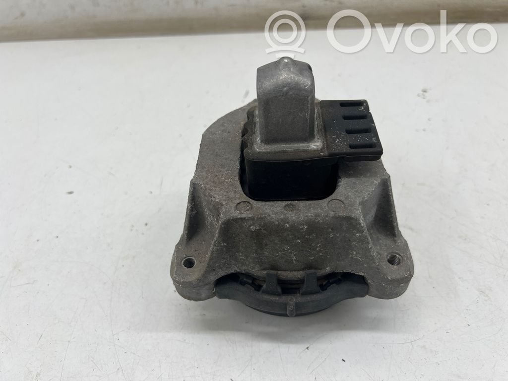 Engine mount bracket   6860472