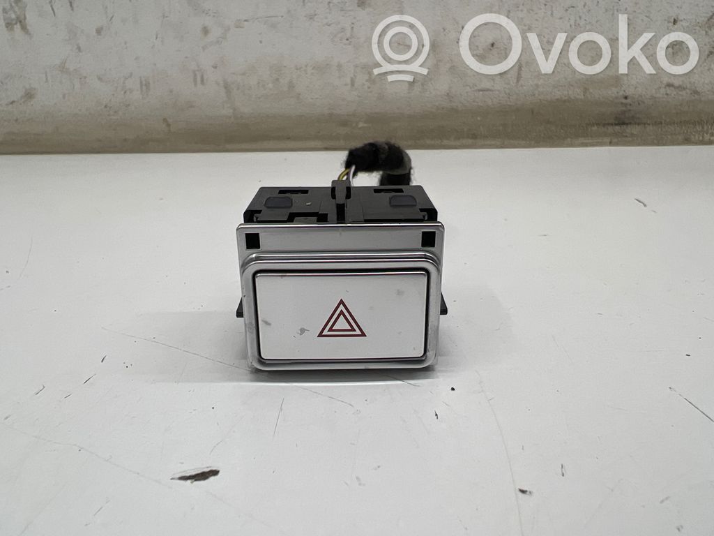 Botón interruptor de luz de peligro   J9D311K656AB