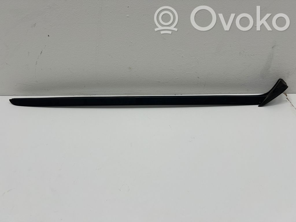 Opel Astra L Moldura del parabrisas